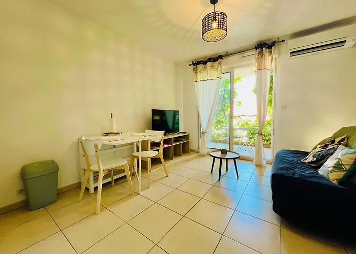 Stud\'Istres - Centre-Ville, Parking, Renove, Clim, Wifi, 2 Personnes