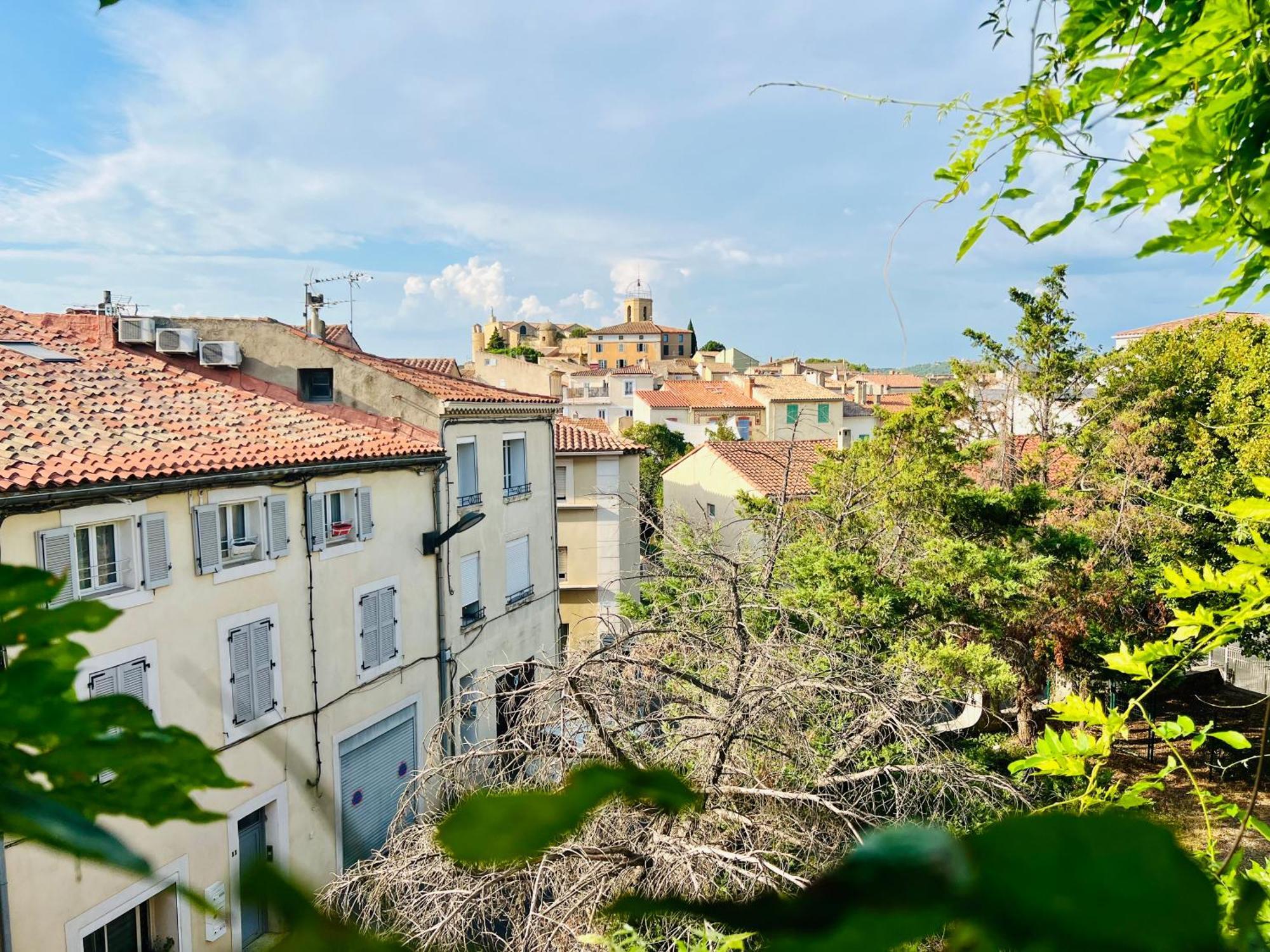 Appartement Stud'istres - Centre-ville, Parking, Renove, Clim, Wifi, 2 Personnes Istres