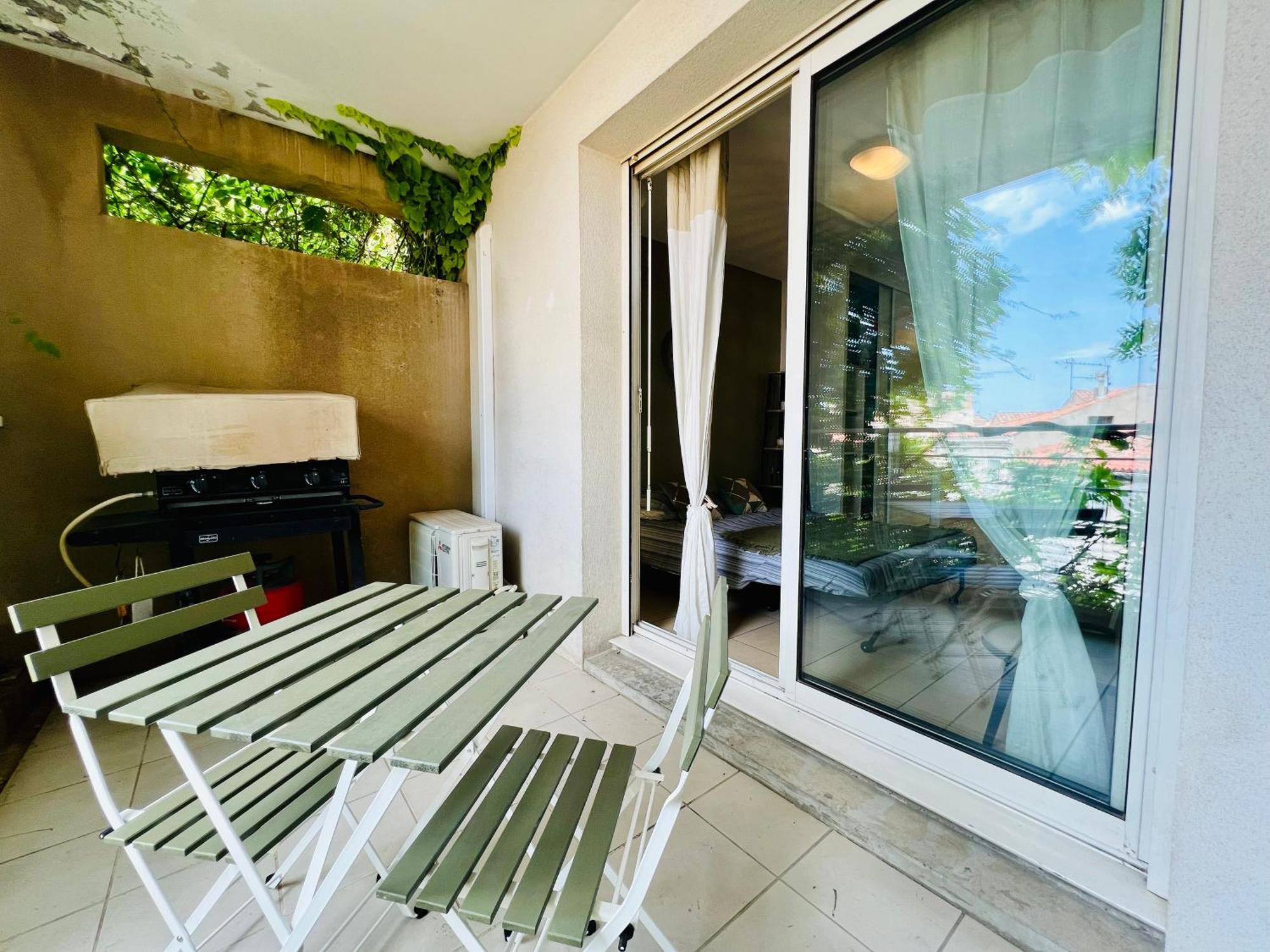 Stud'istres - Centre-ville, Parking, Renove, Clim, Wifi, 2 Personnes Appartement