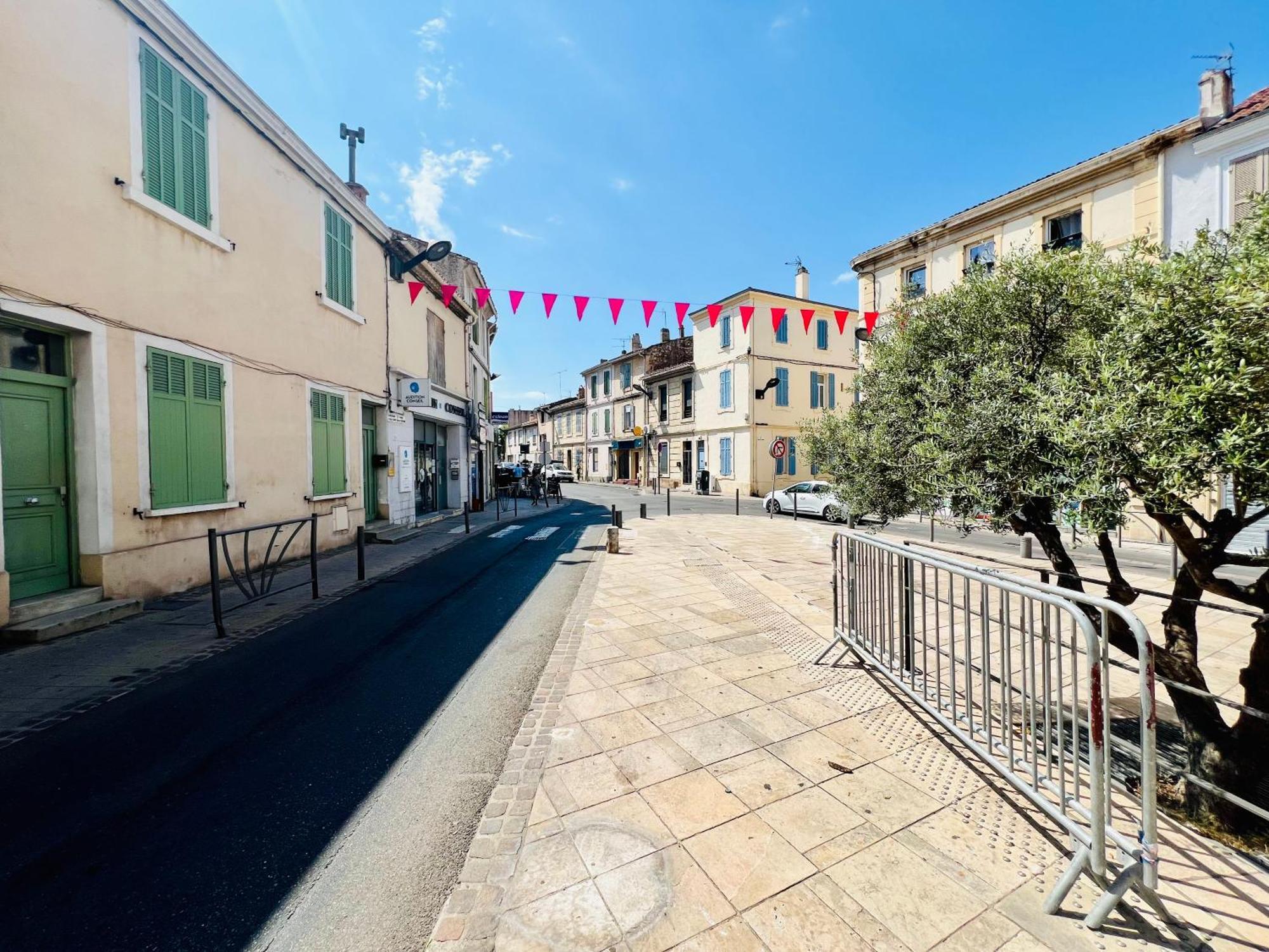 Stud'istres - Centre-ville, Parking, Renove, Clim, Wifi, 2 Personnes Appartement *