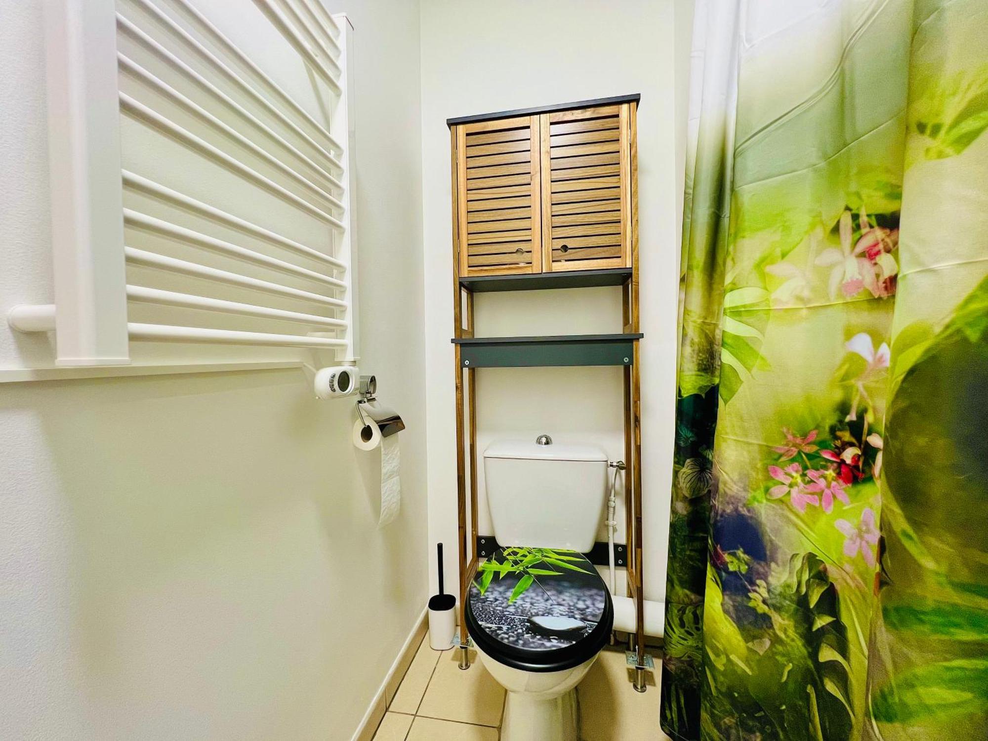 Appartement Stud'istres - Centre-ville, Parking, Renove, Clim, Wifi, 2 Personnes *