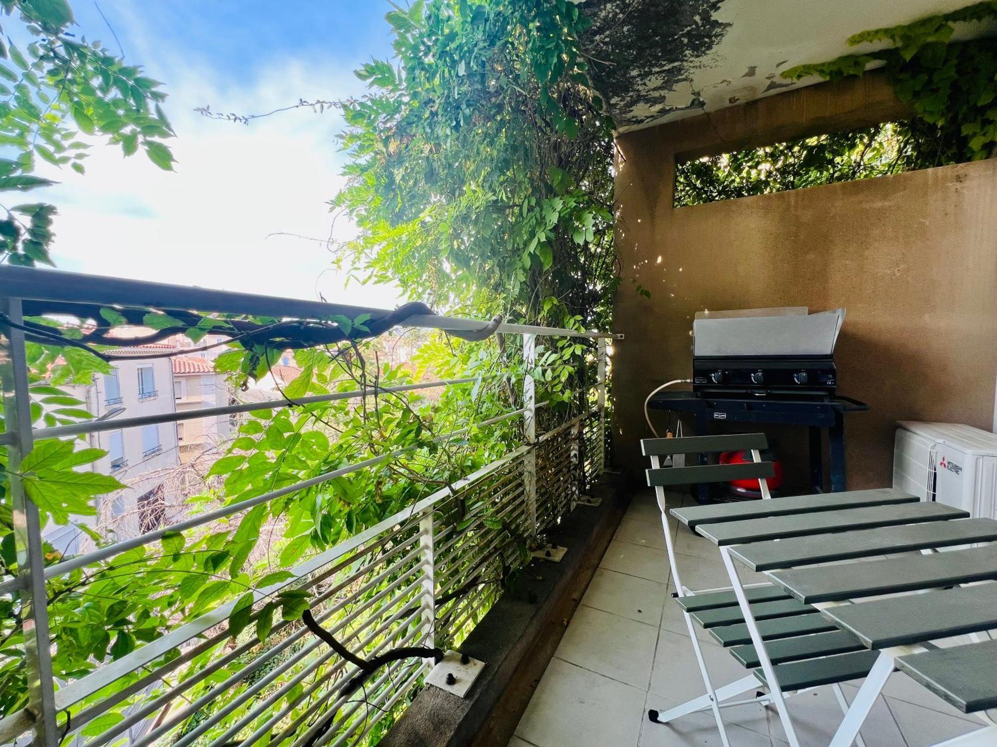 Stud'istres - Centre-ville, Parking, Renove, Clim, Wifi, 2 Personnes Istres