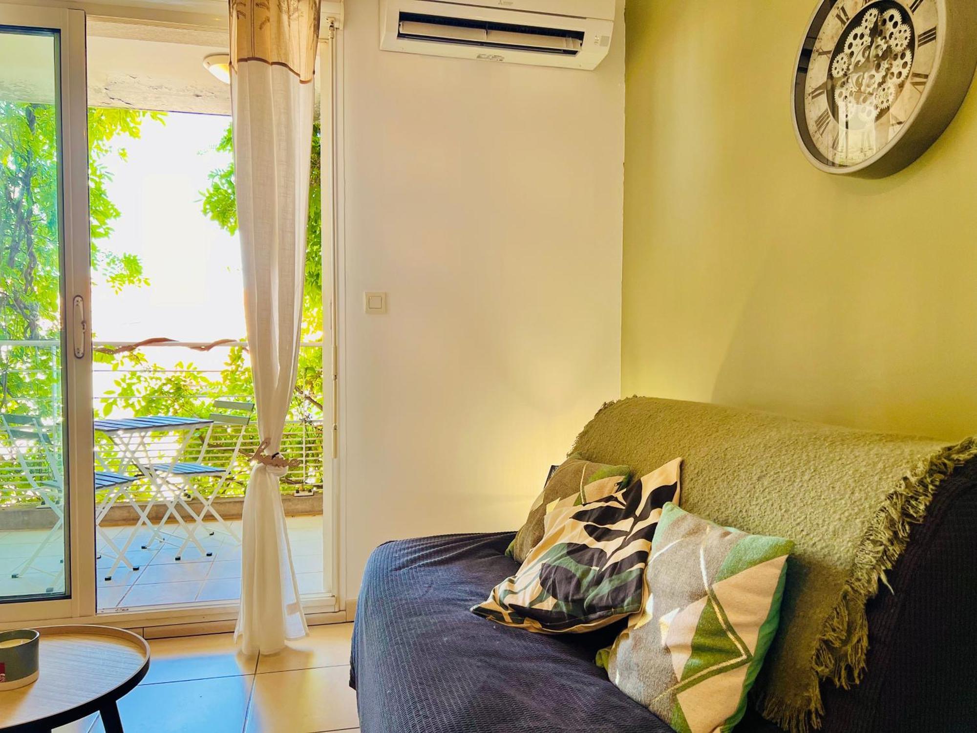 Stud'istres - Centre-ville, Parking, Renove, Clim, Wifi, 2 Personnes *