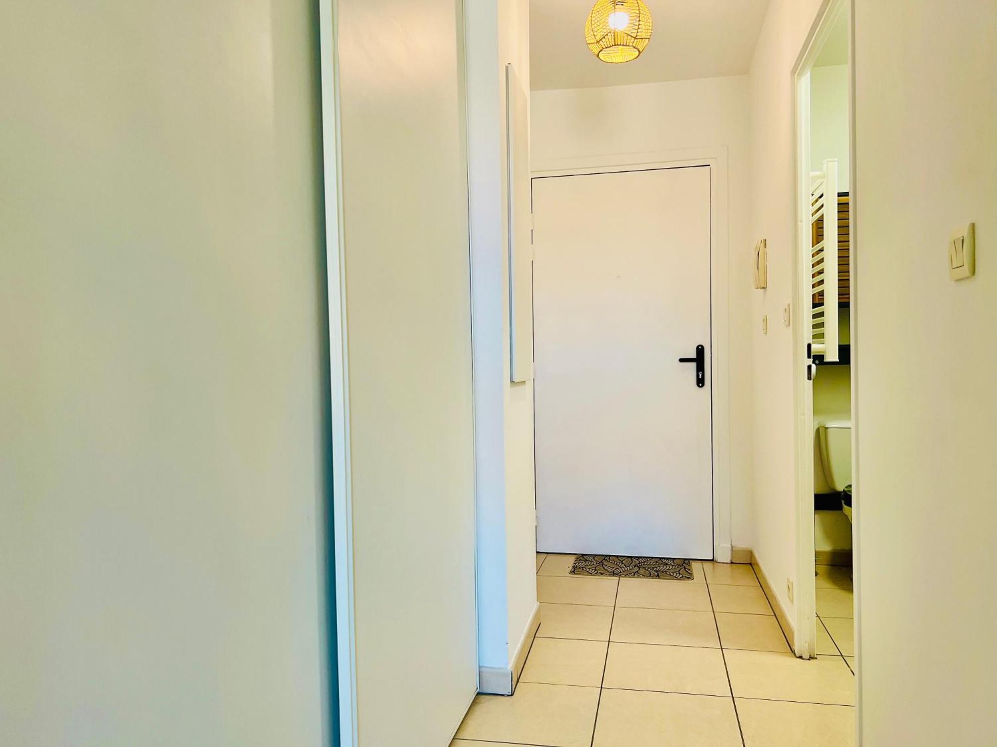 Stud'istres - Centre-ville, Parking, Renove, Clim, Wifi, 2 Personnes Appartement