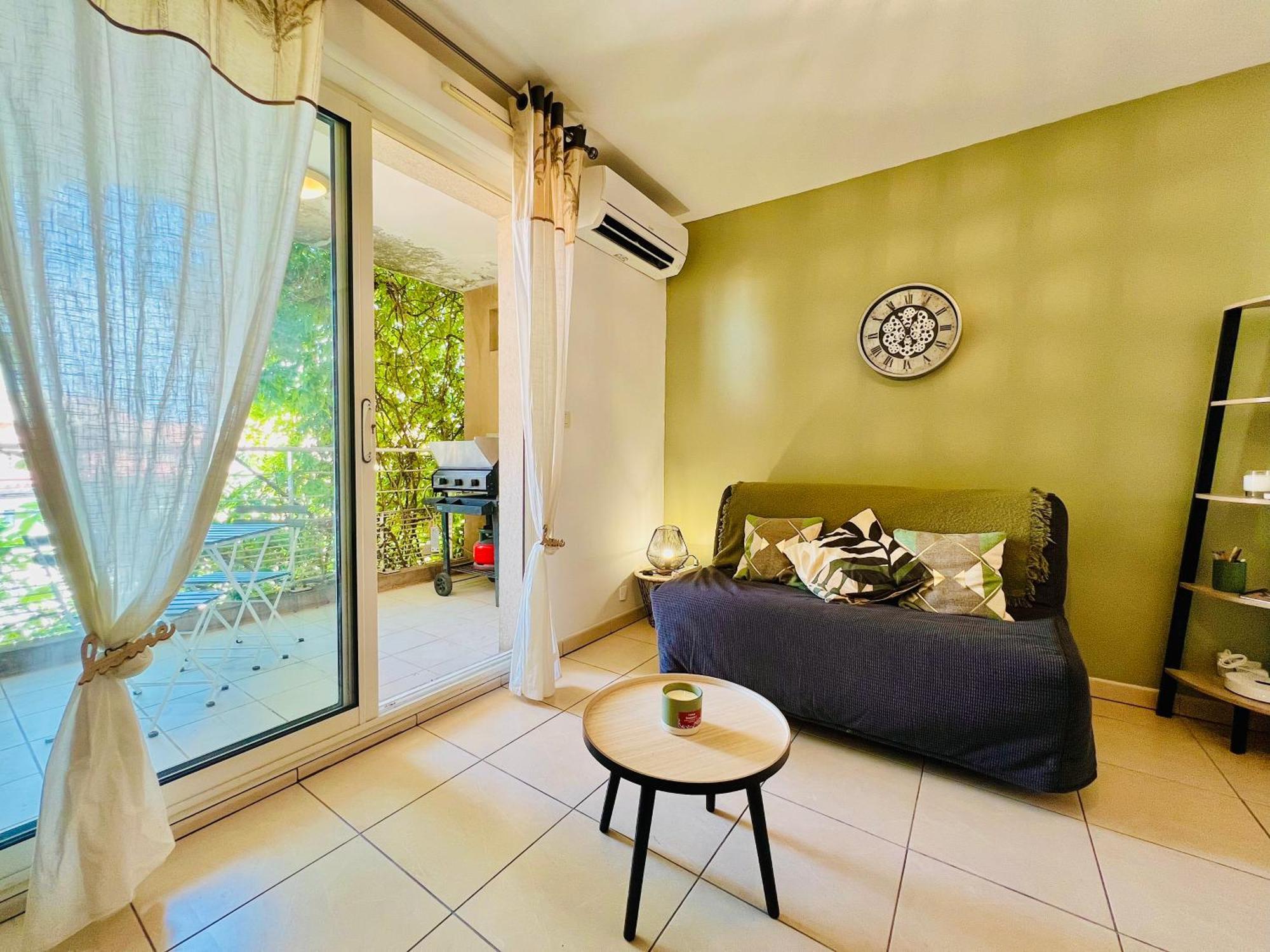 Stud'istres - Centre-ville, Parking, Renove, Clim, Wifi, 2 Personnes Appartement *