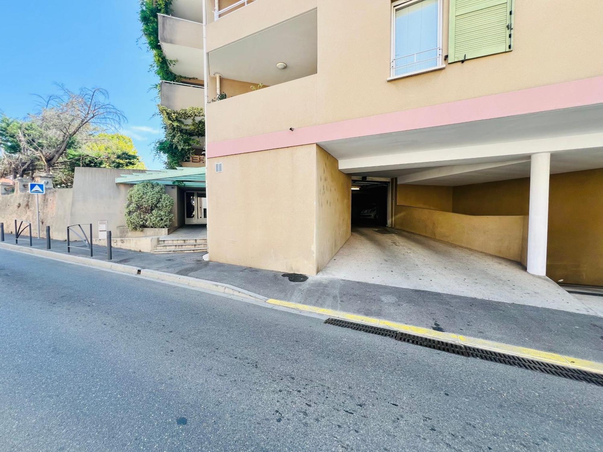 Stud'istres - Centre-ville, Parking, Renove, Clim, Wifi, 2 Personnes Appartement Istres