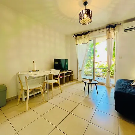 Stud'Istres - Centre-Ville, Parking, Renove, Clim, Wifi, 2 Personnes Extérieur photo
