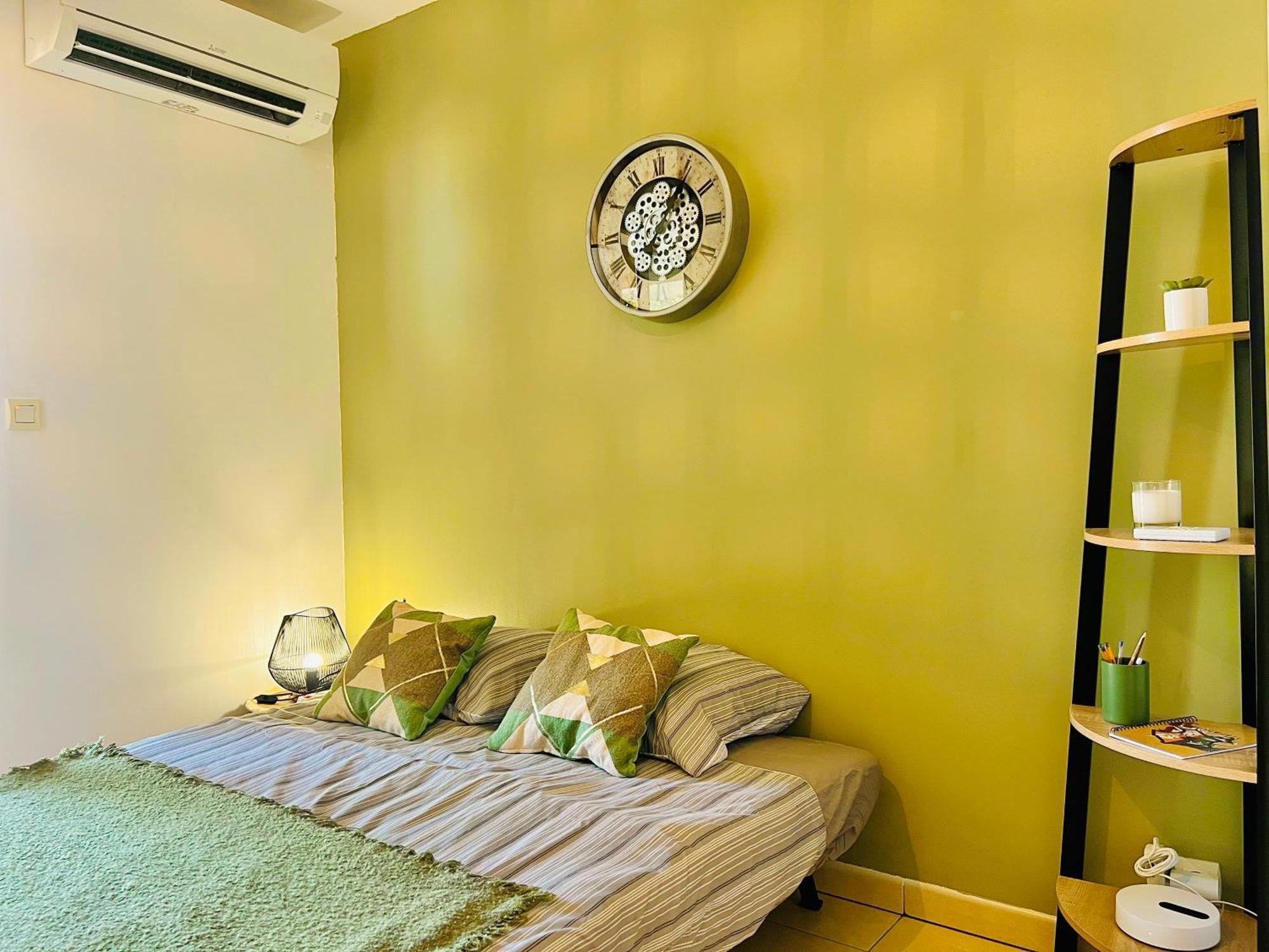 Apartment Stud'istres - Centre-ville, Parking, Renove, Clim, Wifi, 2 Personnes