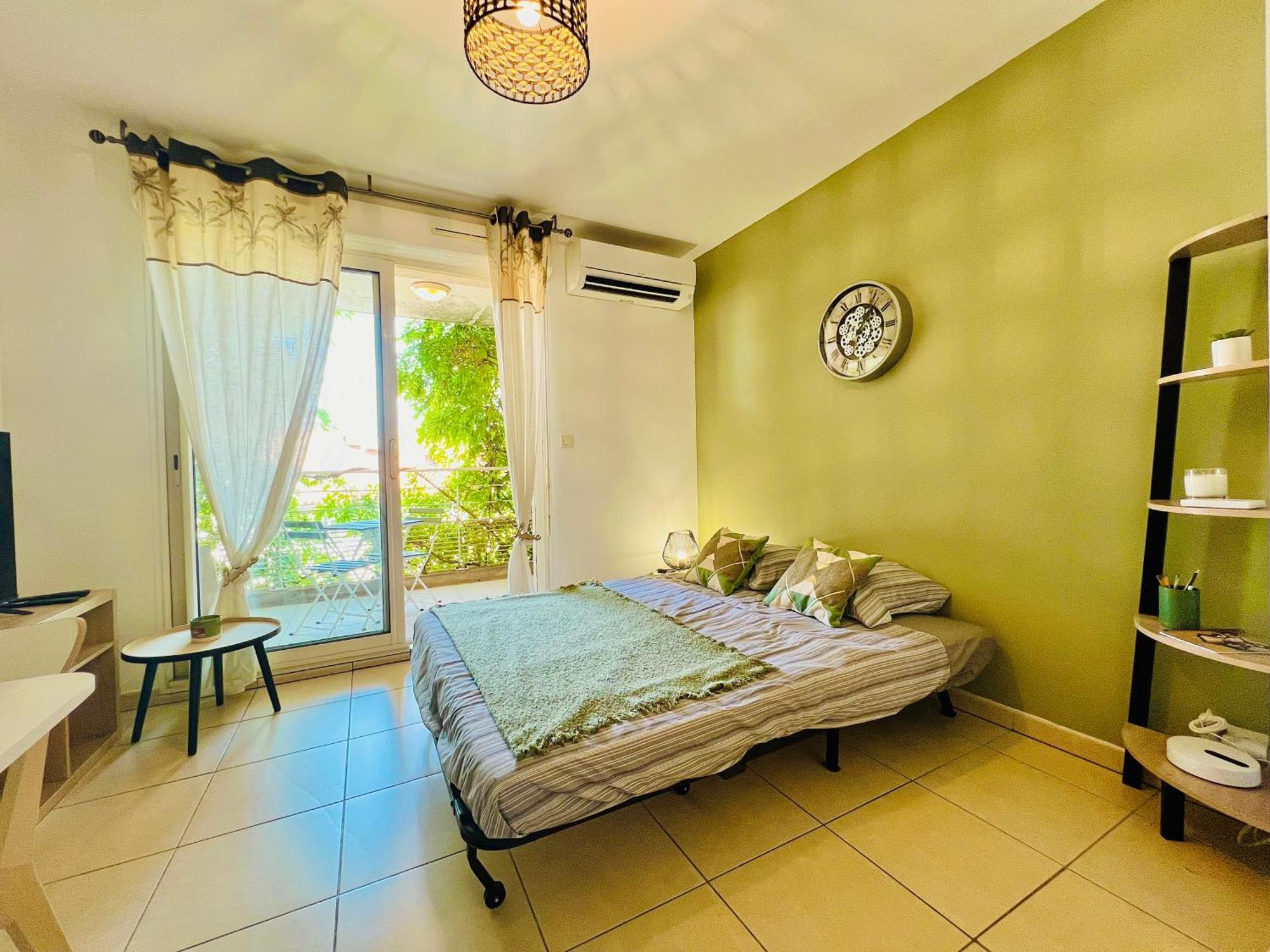 Stud'istres - Centre-ville, Parking, Renove, Clim, Wifi, 2 Personnes