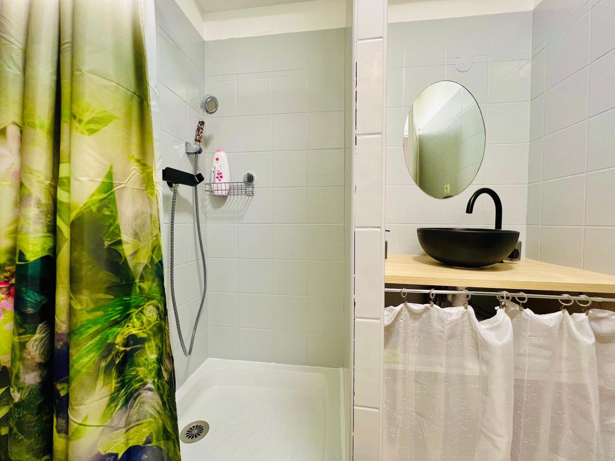 Apartment Stud'istres - Centre-ville, Parking, Renove, Clim, Wifi, 2 Personnes *