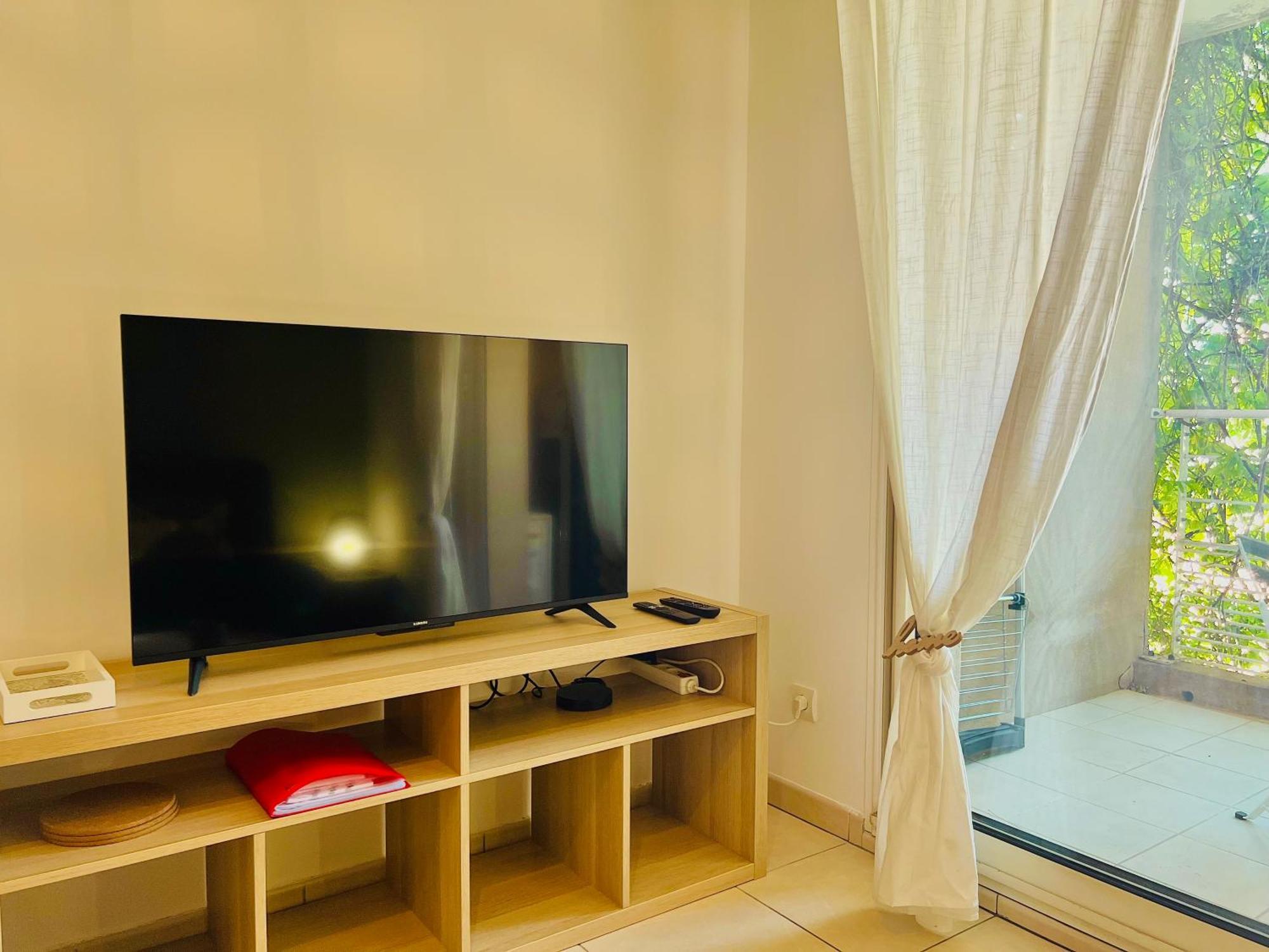 Stud'istres - Centre-ville, Parking, Renove, Clim, Wifi, 2 Personnes