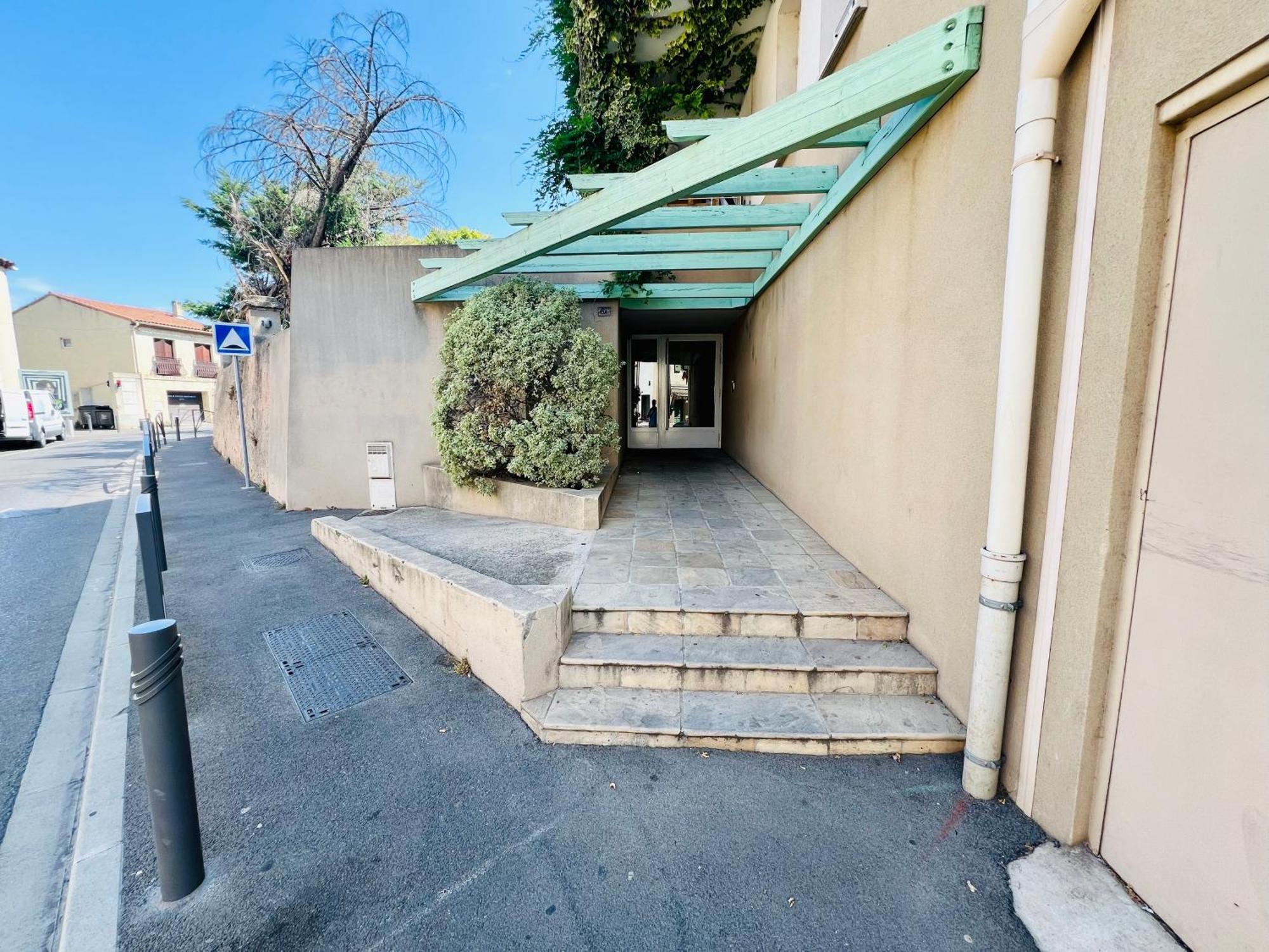 Stud'istres - Centre-ville, Parking, Renove, Clim, Wifi, 2 Personnes Apartment *
