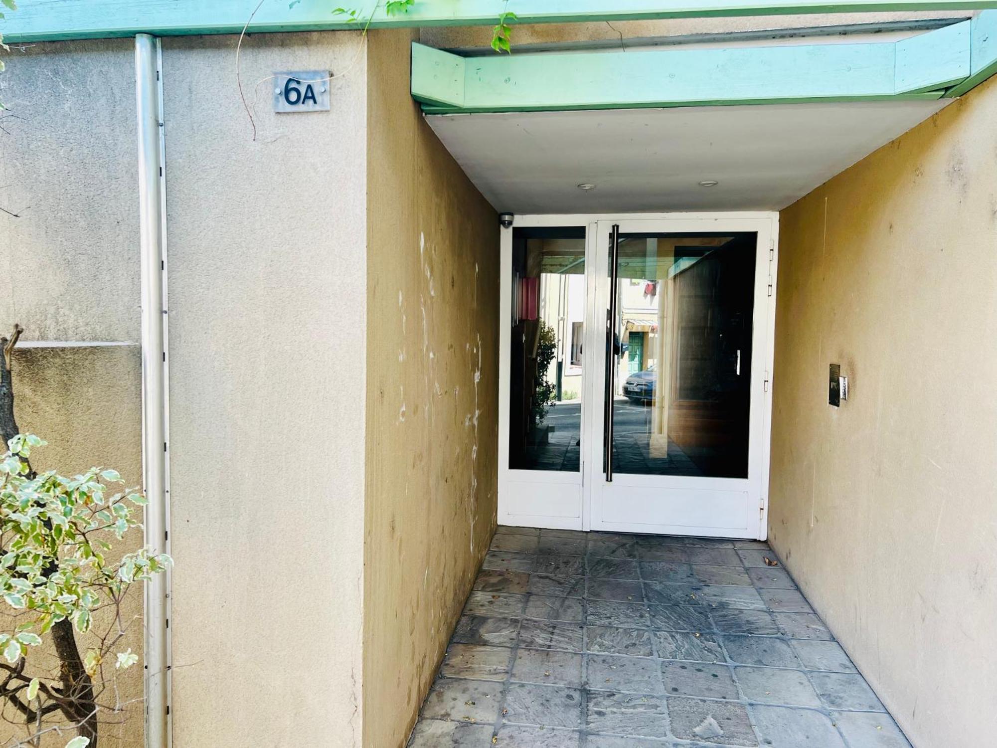 Apartment Stud'istres - Centre-ville, Parking, Renove, Clim, Wifi, 2 Personnes *