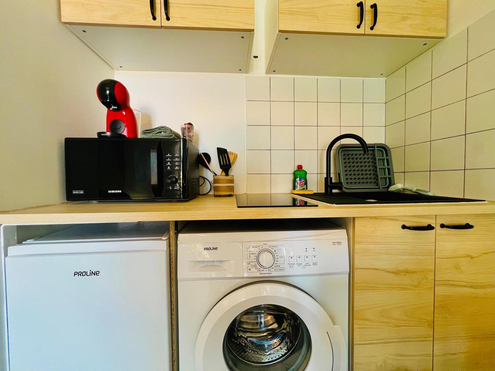 Stud'istres - Centre-ville, Parking, Renove, Clim, Wifi, 2 Personnes