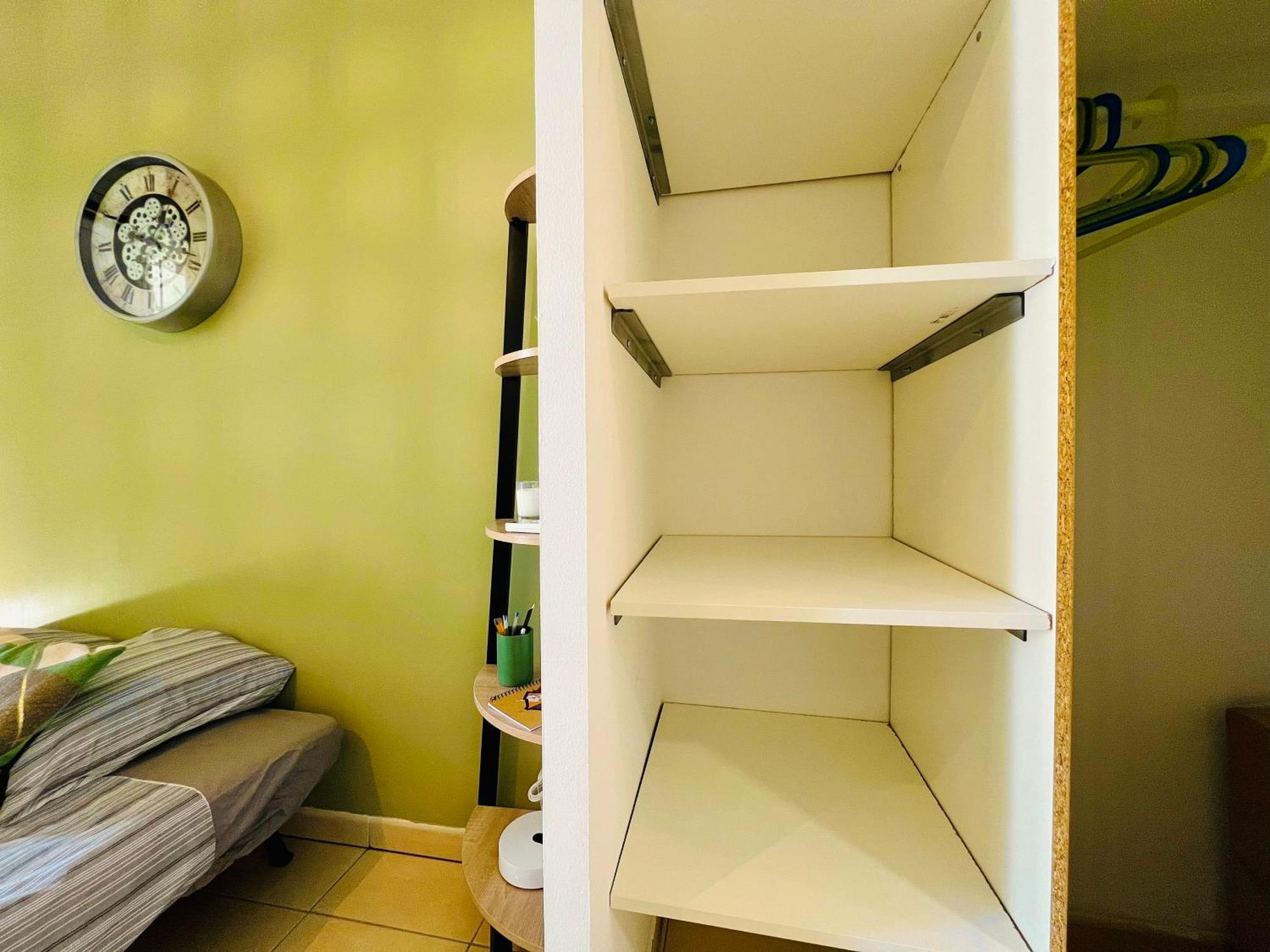 Stud'istres - Centre-ville, Parking, Renove, Clim, Wifi, 2 Personnes Apartment